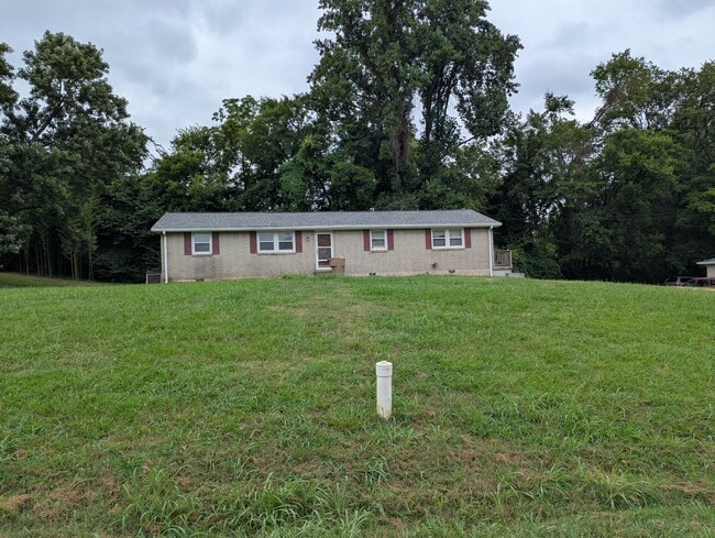 Building Photo - 620A Claridge Dr Rental