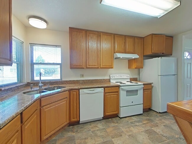 Photo - FALL SPECIAL ~ $1150 OFF FIRST MONTH RENT