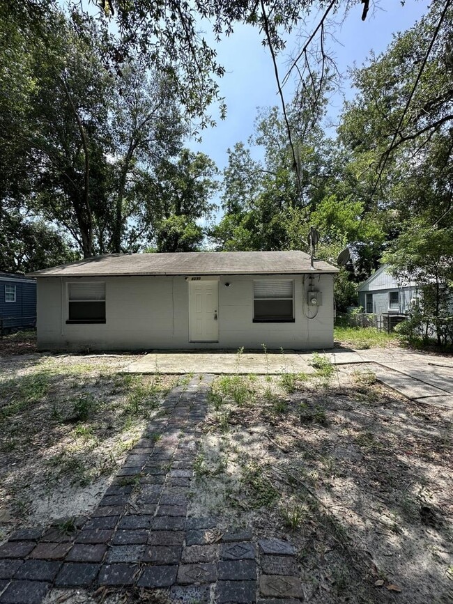 Building Photo - 3 bedroom in Jacksonville FL 32208 Rental