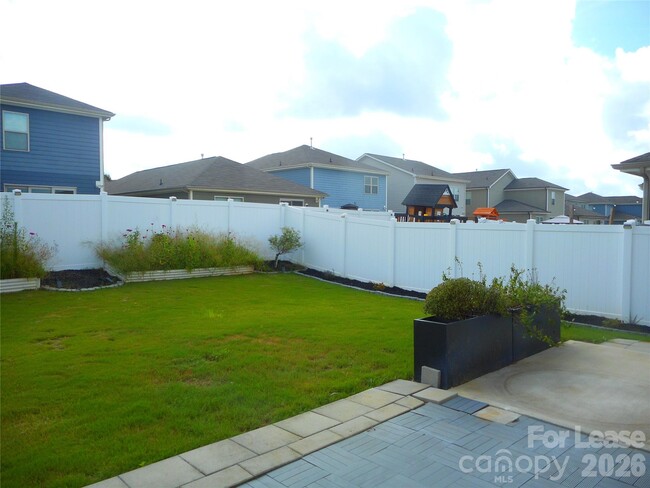 Photo - 3058 Eastcott Ave