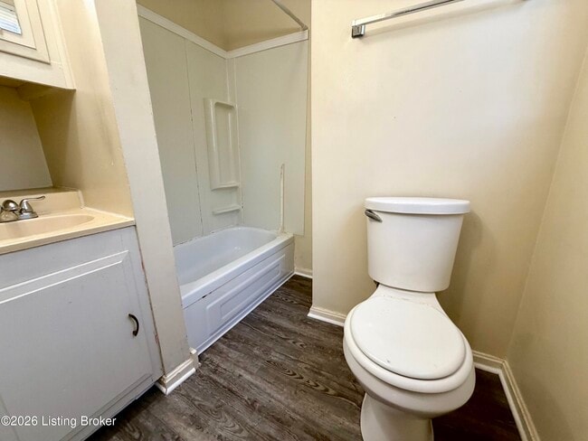 Photo - 1847 E Oak St Unit 4