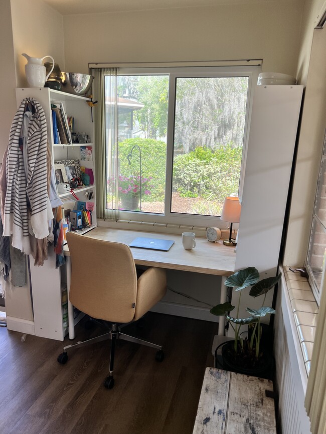 View onto small courtyard - 416 N Summerlin Ave Unit 416 N. Summerlin Ave.