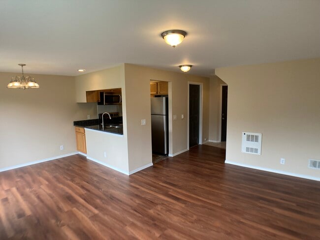 Photo - 1841 C Pl SE