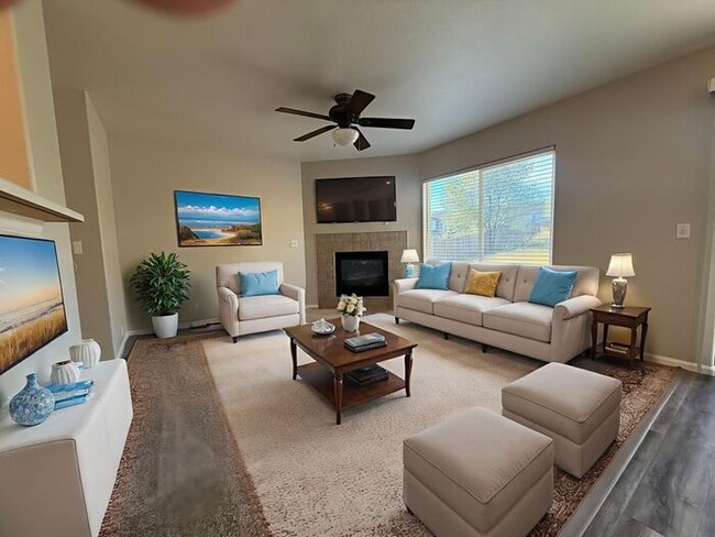 Building Photo - Stylish Comfort and Modern Living in the H...