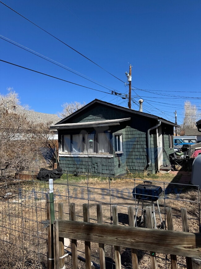 Building Photo - 1 Bed 1 Bath Cottage House