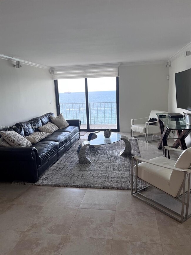 Photo - 2625 Collins Ave