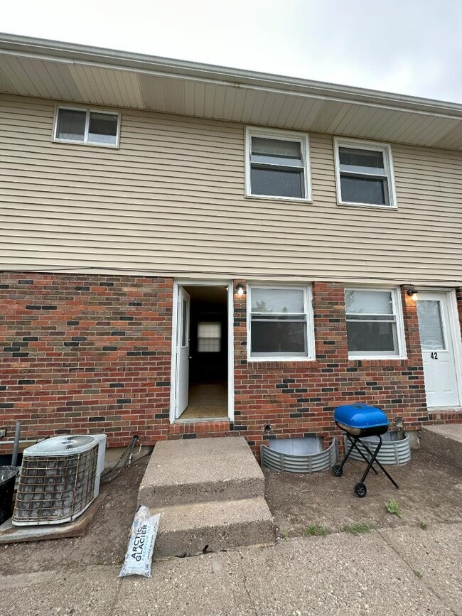 Building Photo - 32-46 Manor Drive - 44