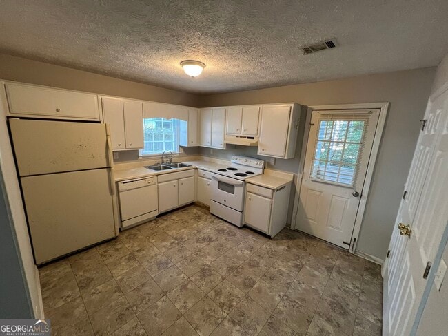 Photo - 2735 Fairlane Dr