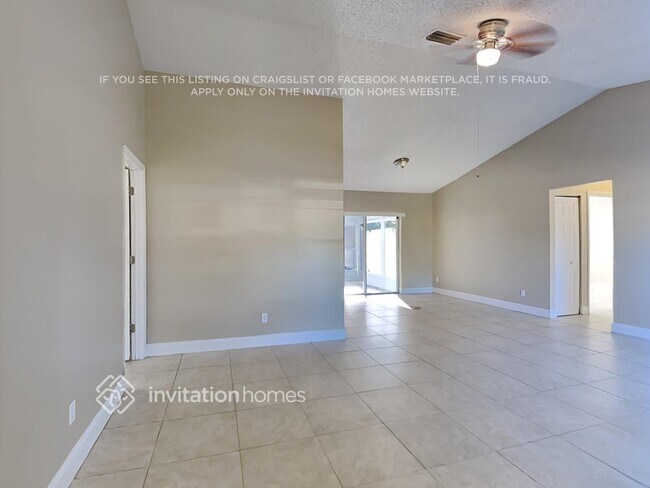 359 Las Palmas St
