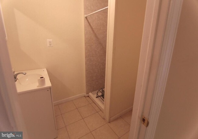 Building Photo - 1852 Willington St