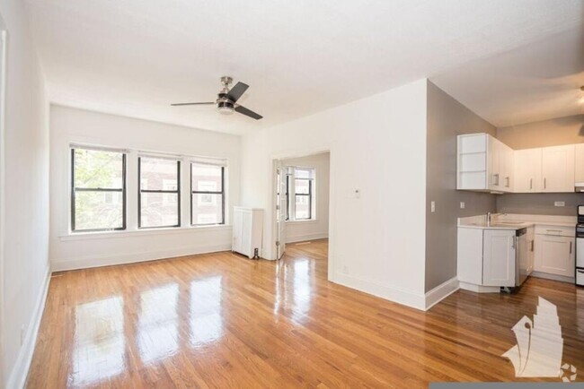 Building Photo - 2 bedroom in Chicago IL 60657 Unit 32-2N Rental