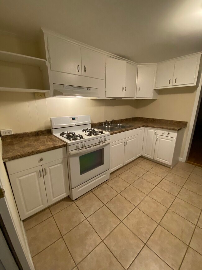 300 Main St Unit 2