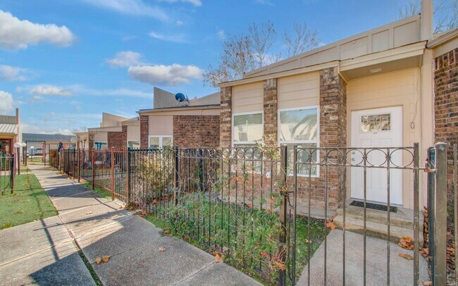 Photo - 1014 Graham Dr