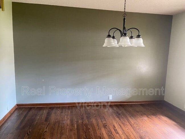 Photo - 201 Holly St