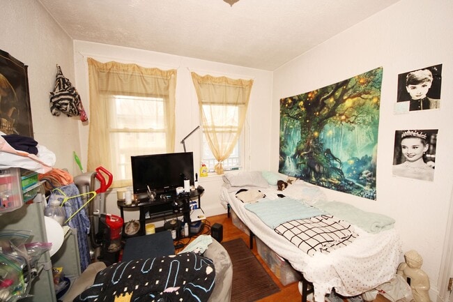 Photo - Brighton 3 Bed / Renovated Kitchen & Bath – On Bus Line – 9/1