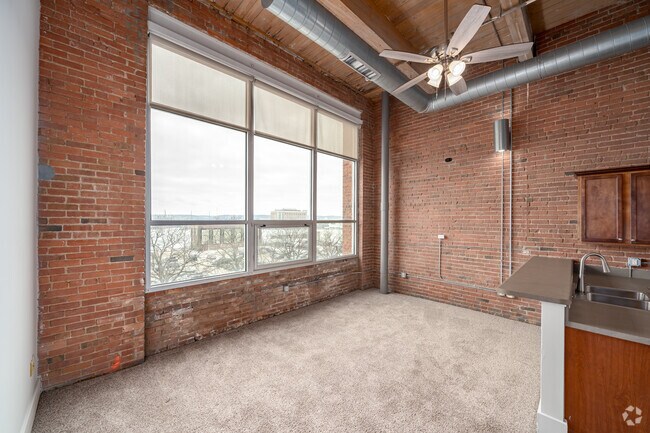 1BR, 1BA - 767SF - Living Room/ Dining Room
