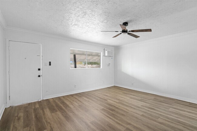 Photo - 923 Knight St