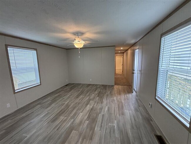 1392 Willow Ln