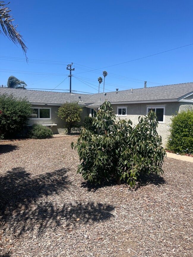 1127 E Donovan Rd