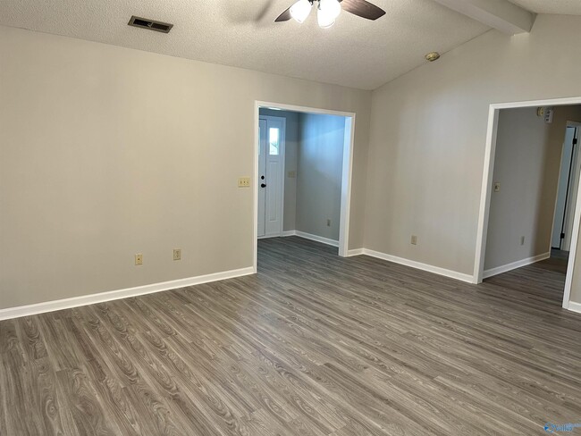Photo - 108 Brass Oak Dr