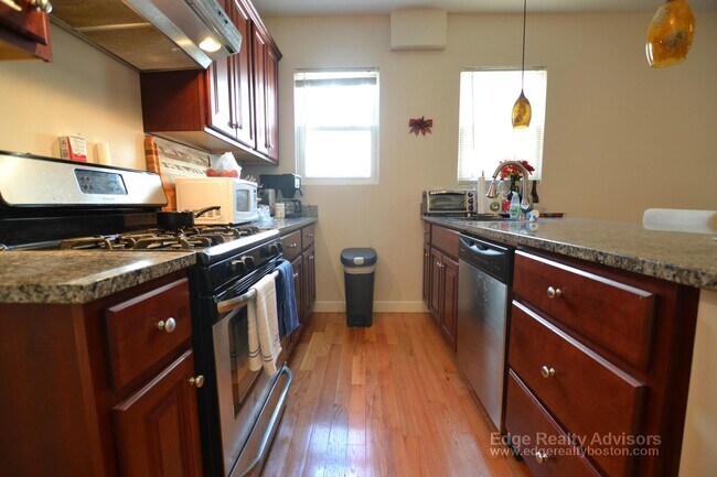Photo - 15 Litchfield St Unit 2