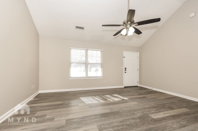 Photo - 2423 Lismore Dr