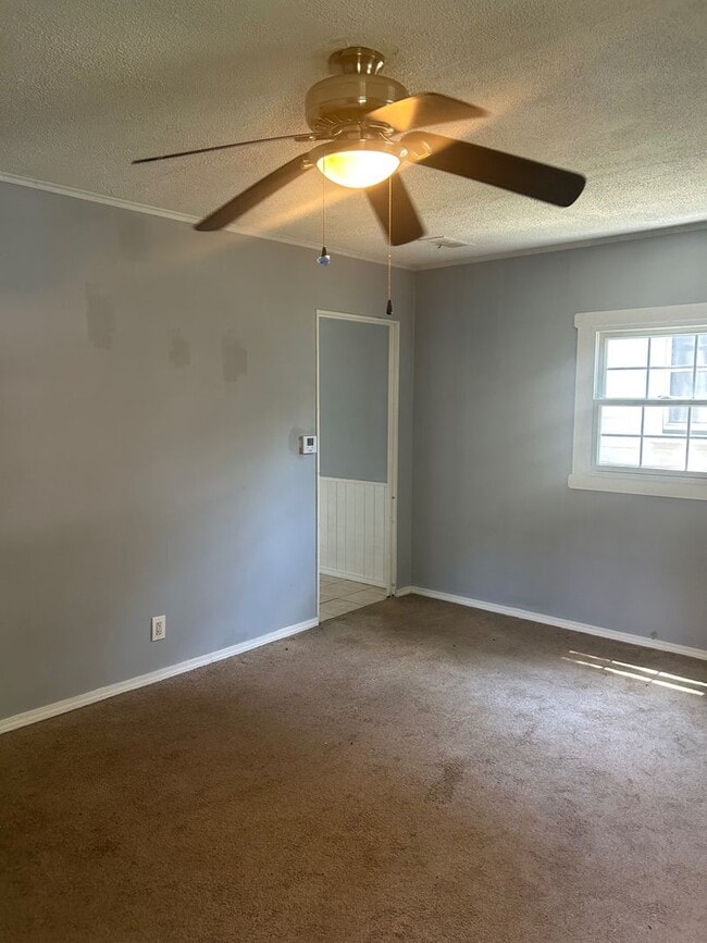 Charming 2-Bedroom Property in Prime Location - Charming 2-Bedroom Property in Prime Location House
