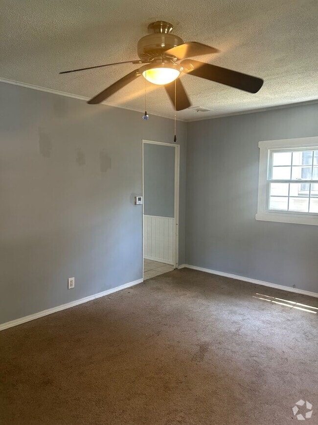 Building Photo - Charming 2-Bedroom Property in Prime Location Rental