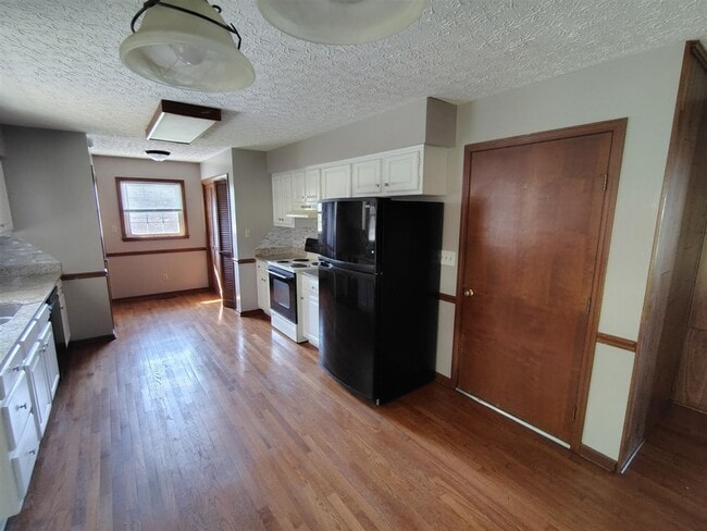 700 Peachtree Ln