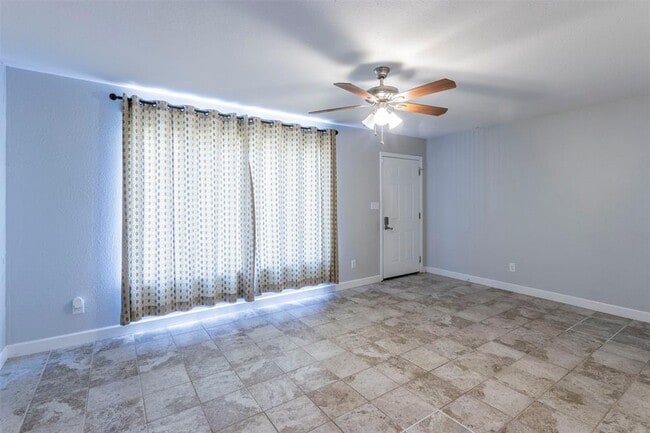 Photo - 2903 Rogge Ln