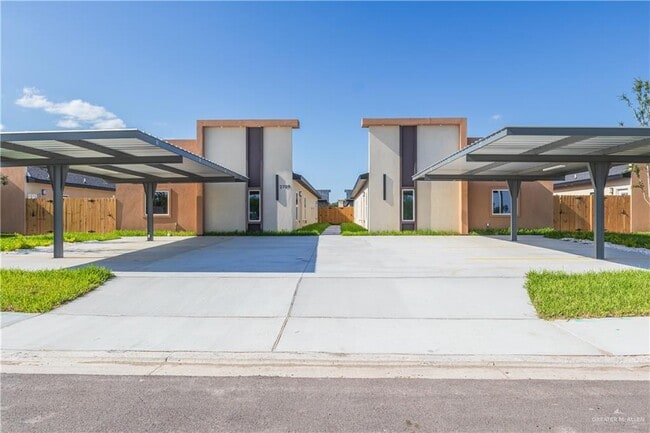 Building Photo - 22 Brookside Bend W St Unit 1