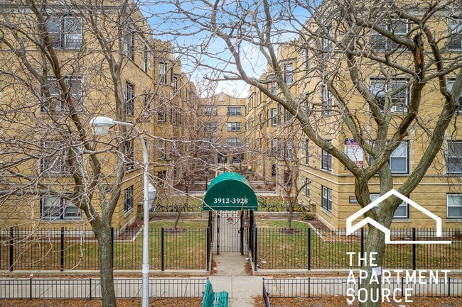 Photo - 3912 N Pine Grove Ave Unit 1W