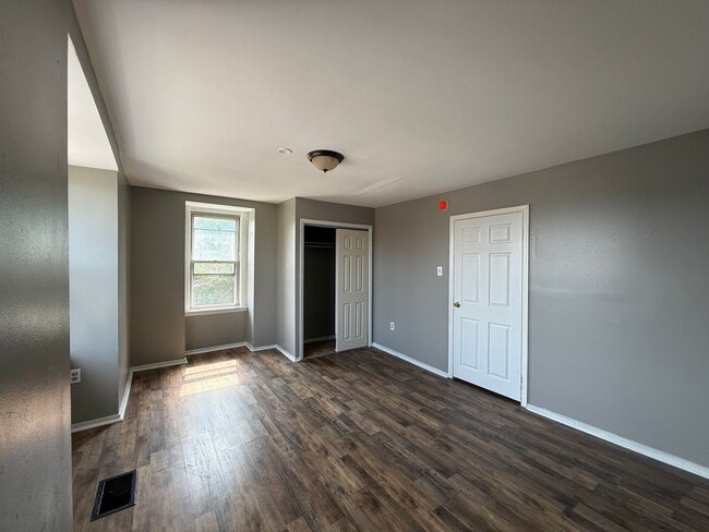 Photo - 336 W 8th St Unit Apt. B