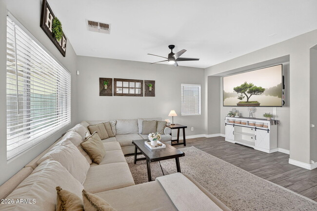 Photo - 118 W Dragon Tree Ave
