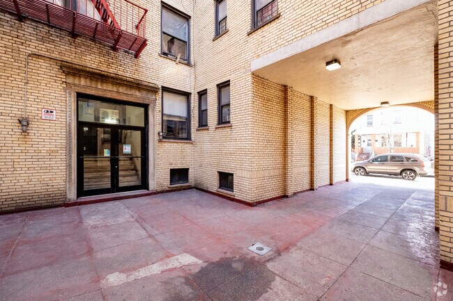 Photo - 37-20 99th St