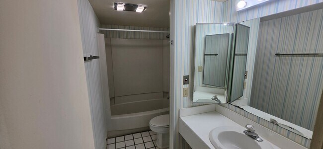 Photo - 4036 Abbey Ct Unit B