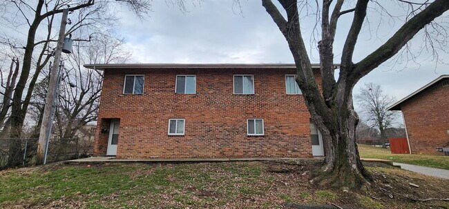 Photo - Spacious Renovated Townhome Near Highways & Lambert Airport