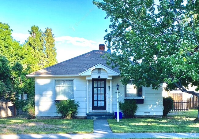 Building Photo - Welcome to Your New Home in Riverwest!