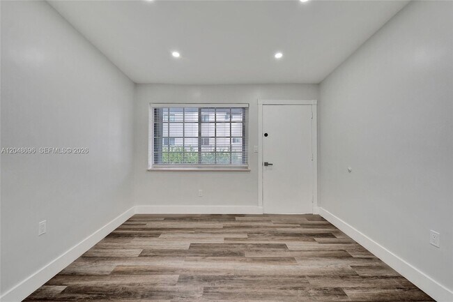 Photo - 1085 NE 126th St Unit 3