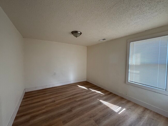 Photo - 634 W 14th Ave Unit 5