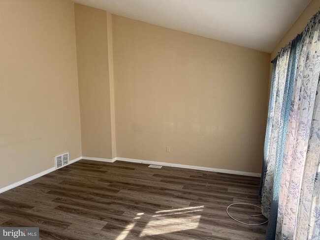 Photo - 119 Larch Ave