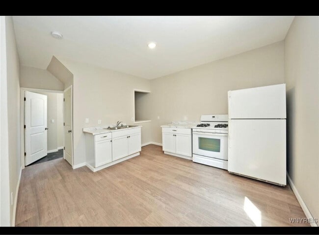 Building Photo - 275 Genesee St