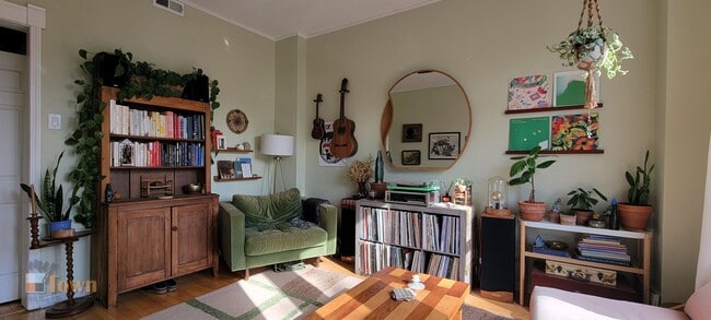 Building Photo - 3430 W Cortland St Unit 2nd Flr