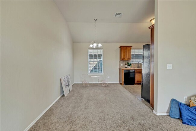 Photo - Adorable Cozy Home in Yukon (Mustang Schools)