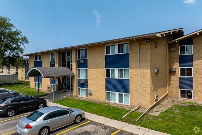 Photo - The Poplars Apartments