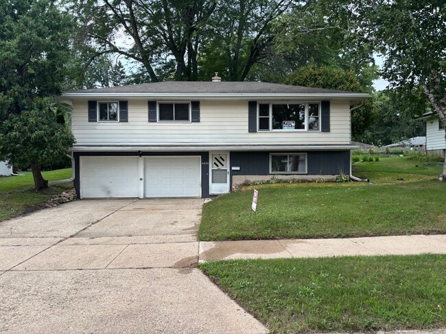 Front - 4806 Goldfinch Dr