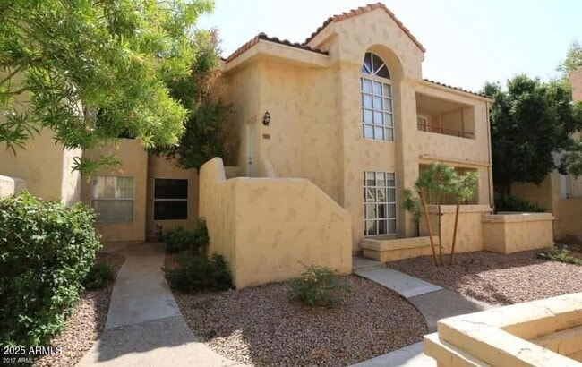 Building Photo - 1333 E Morten Ave Unit 124