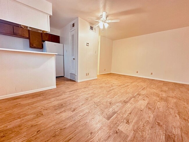 Photo - 4204 Speedway Unit 203