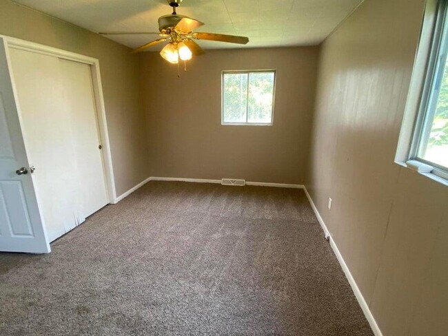 Photo - 114 E Russell St