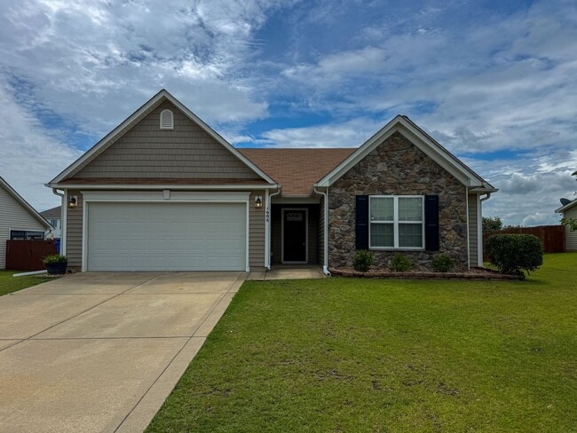 Building Photo - Lovely 3 Bed 2 Bath Fayetteville Home with Fenced Yard
